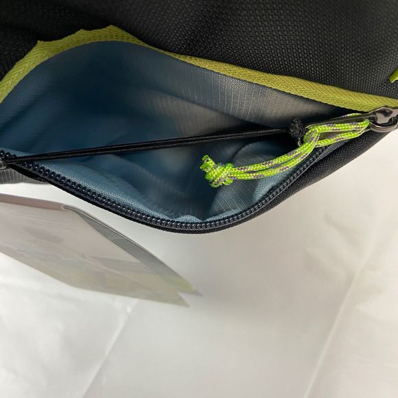 Travelon Anti-Theft Greenlander Small Crossbody NWT - Picture 5 of 7